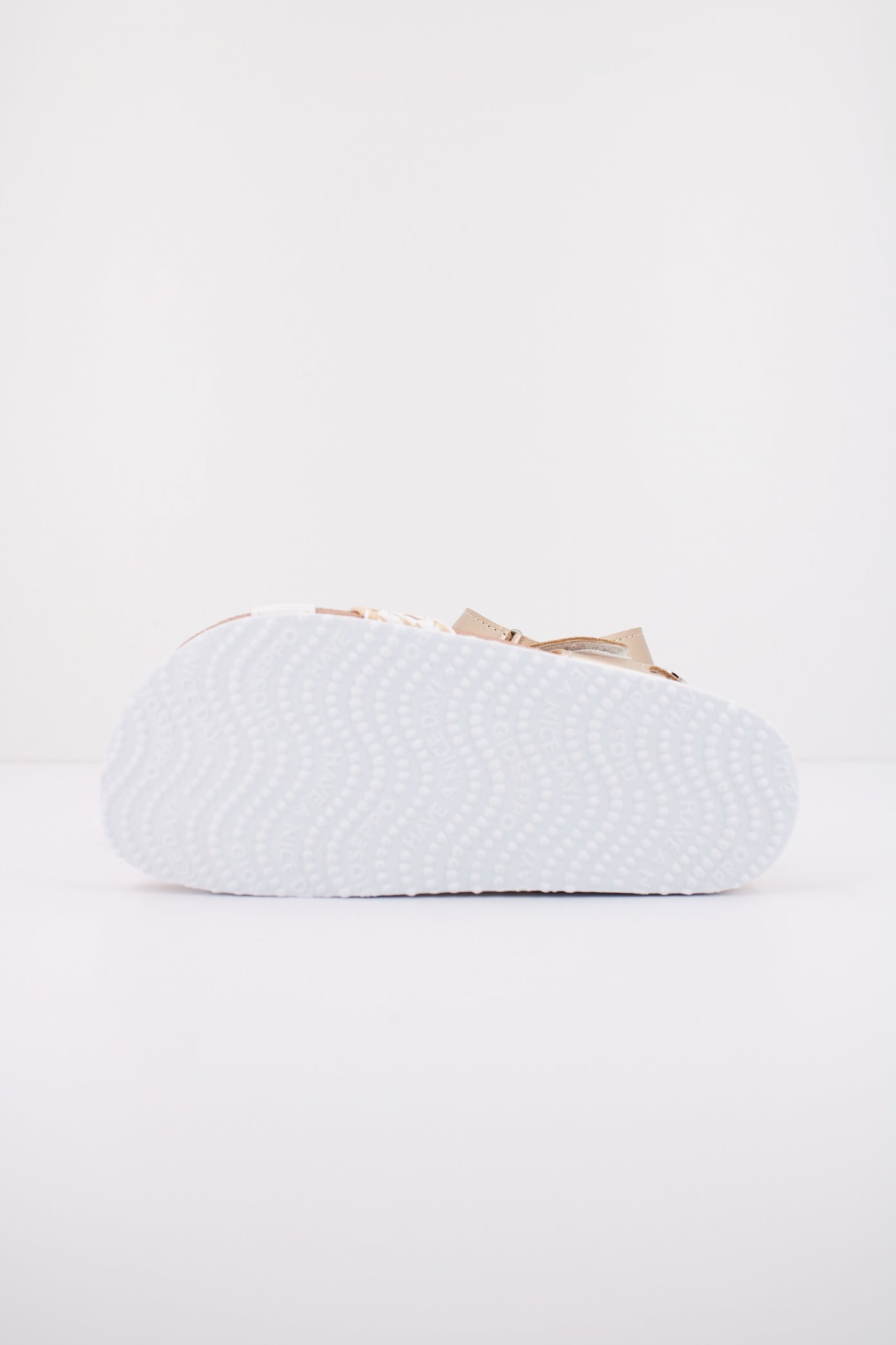 GIOSEPPO BRATAJ en color BLANCO (4)