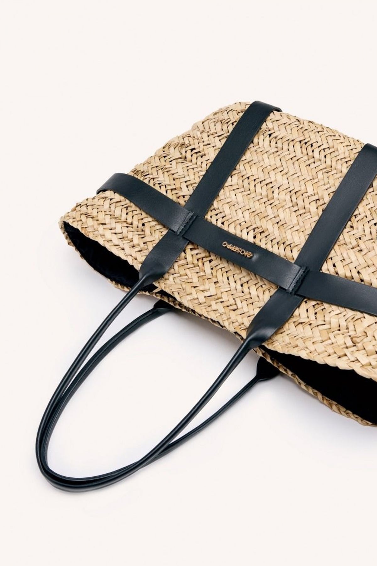 GIOSEPPO WYOCENA en color NEGRO (4)