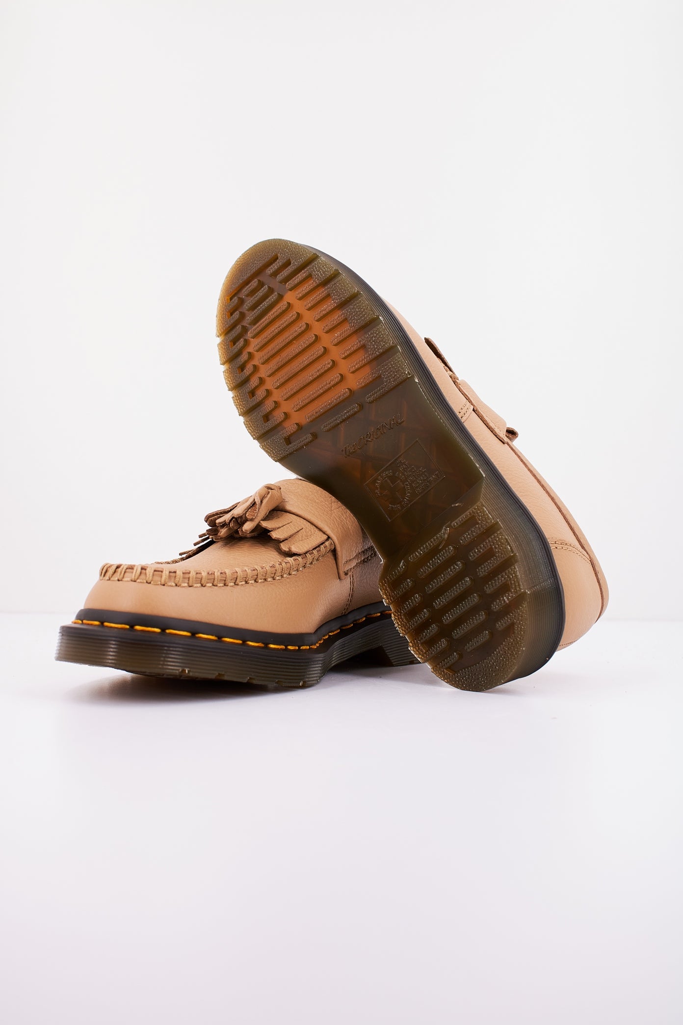 DR. MARTENS ADRIAN en color SVNHTN (4)