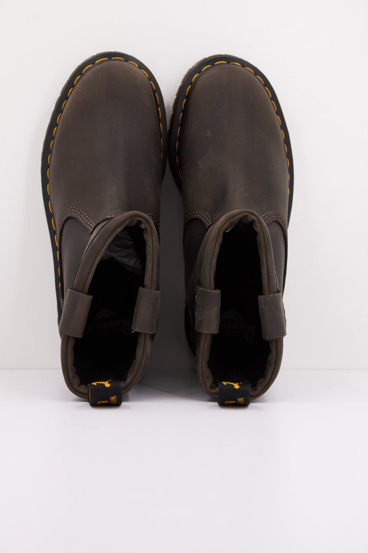 DR. MARTENS ANISTONE LO en color CHARCOAL (5)