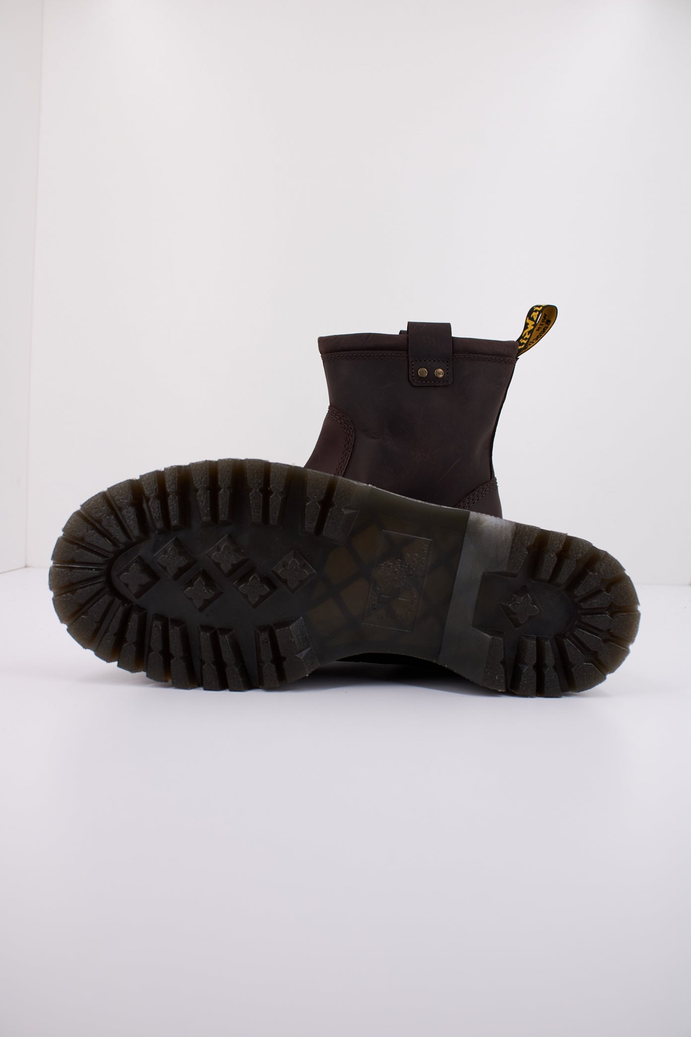 DR. MARTENS ANISTONE LO en color DARK (5)