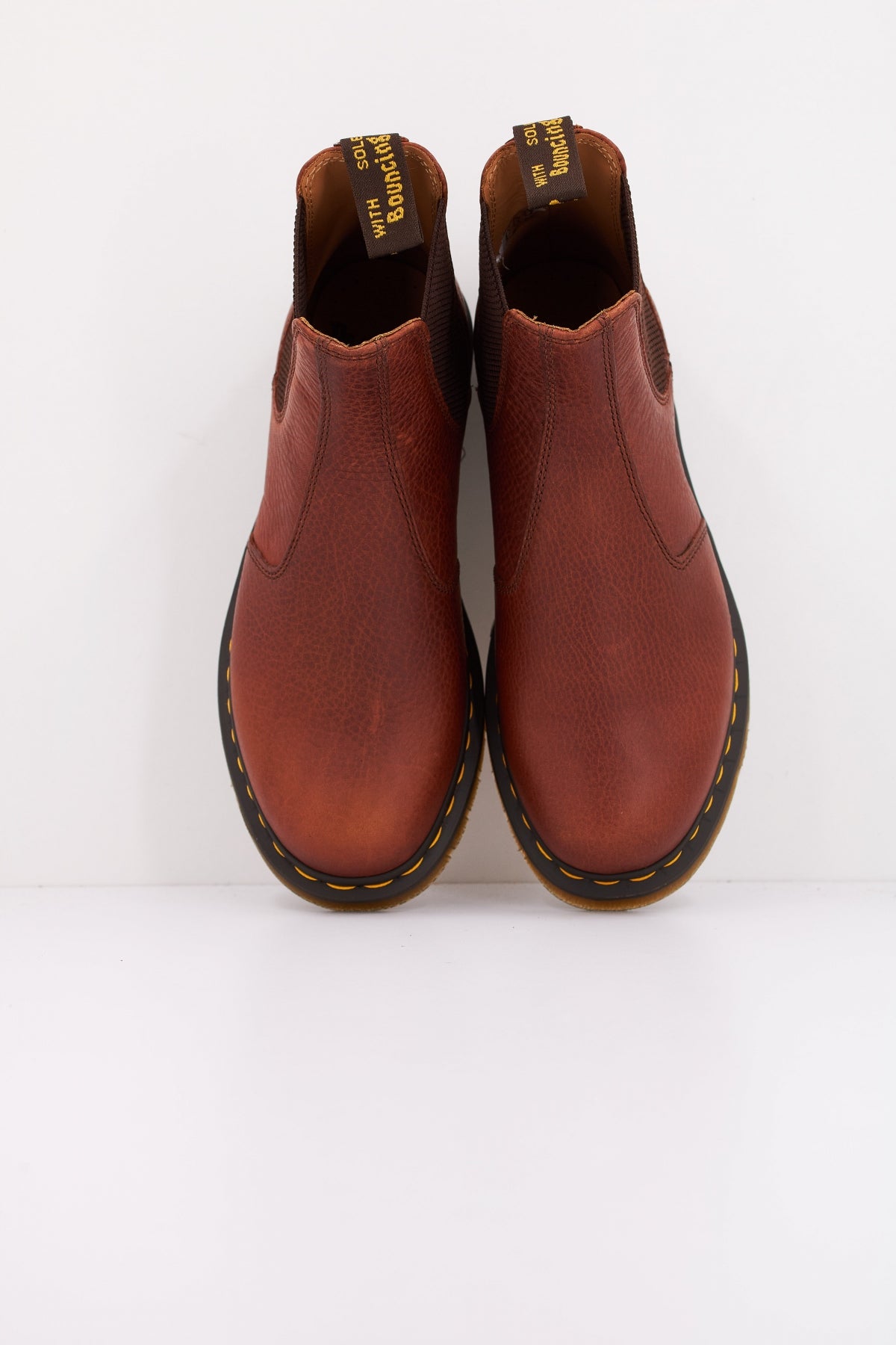 DR. MARTENS en color CASHEW (3)