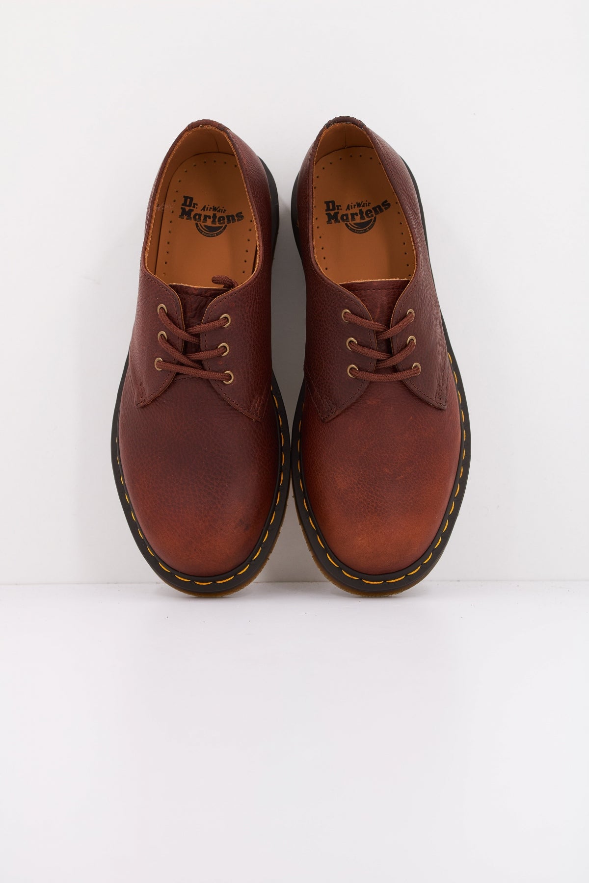 DR. MARTENS en color CASHEW (3)