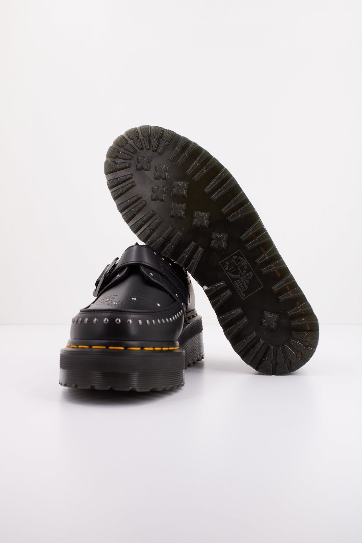 DR. MARTENS RAMSEY QUAD STUD en color BLACK (5)