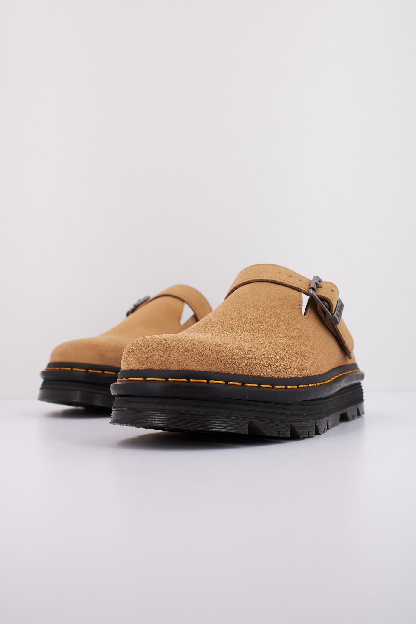 DR. MARTENS ZEBZAG MULE en color TAN (2)