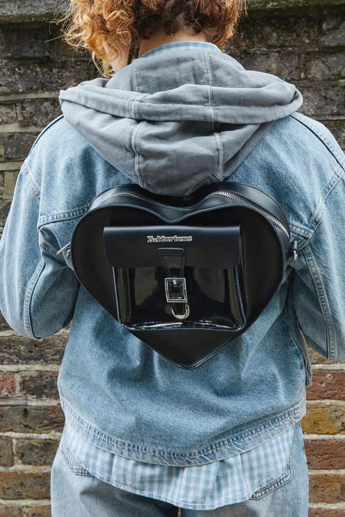 DR. MARTENS HEART BACKPACK en color BLACK (4)