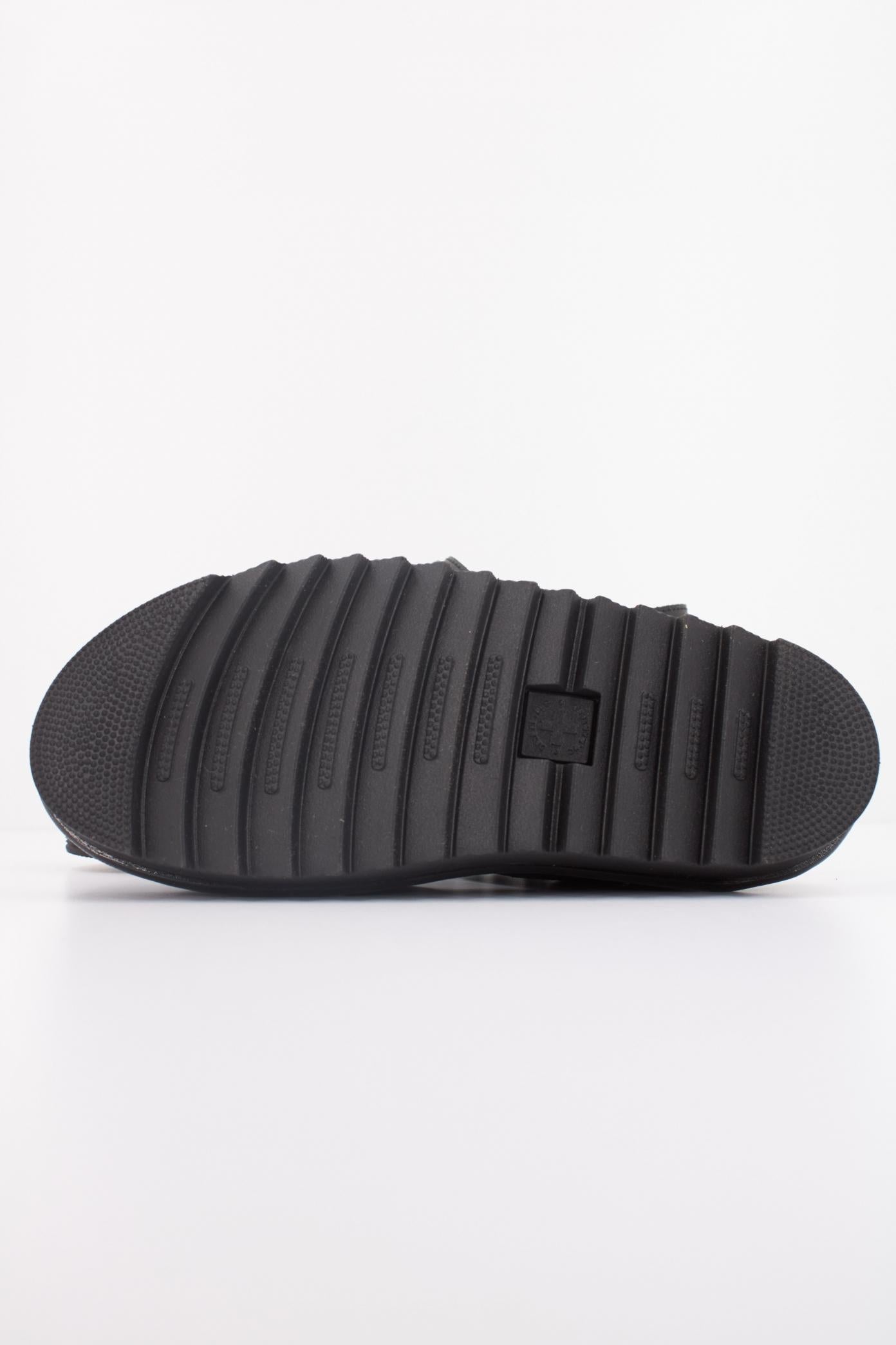 DR. MARTENS VOSS II en color BLKTHN (5)