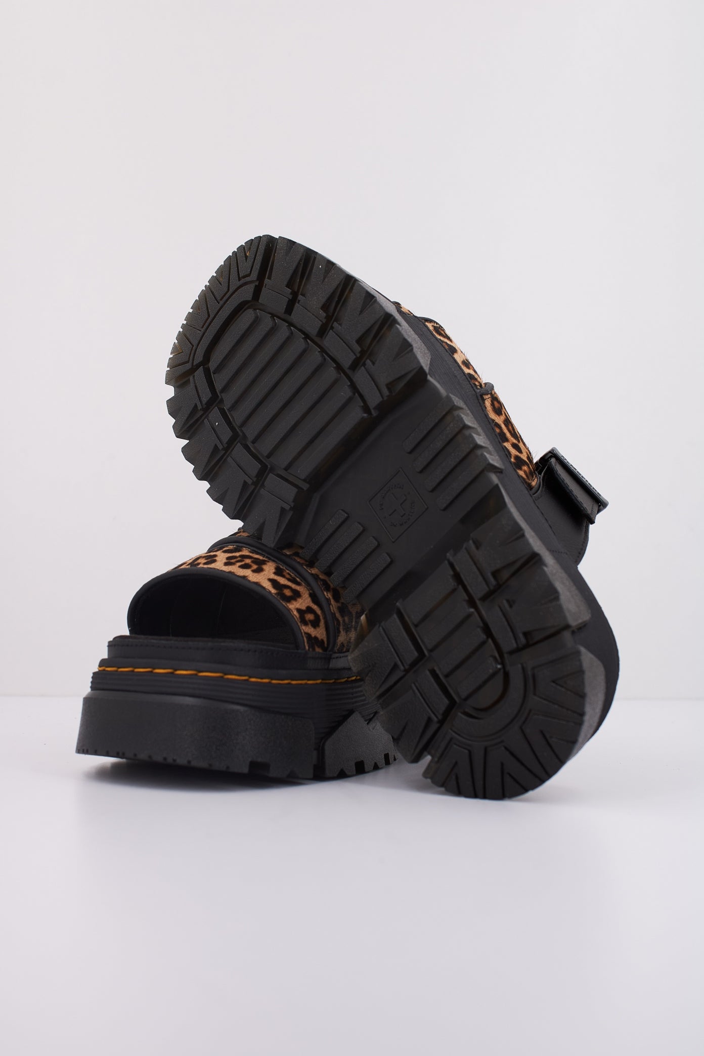 DR. MARTENS MATTISON SLIDE en color LPRD (5)