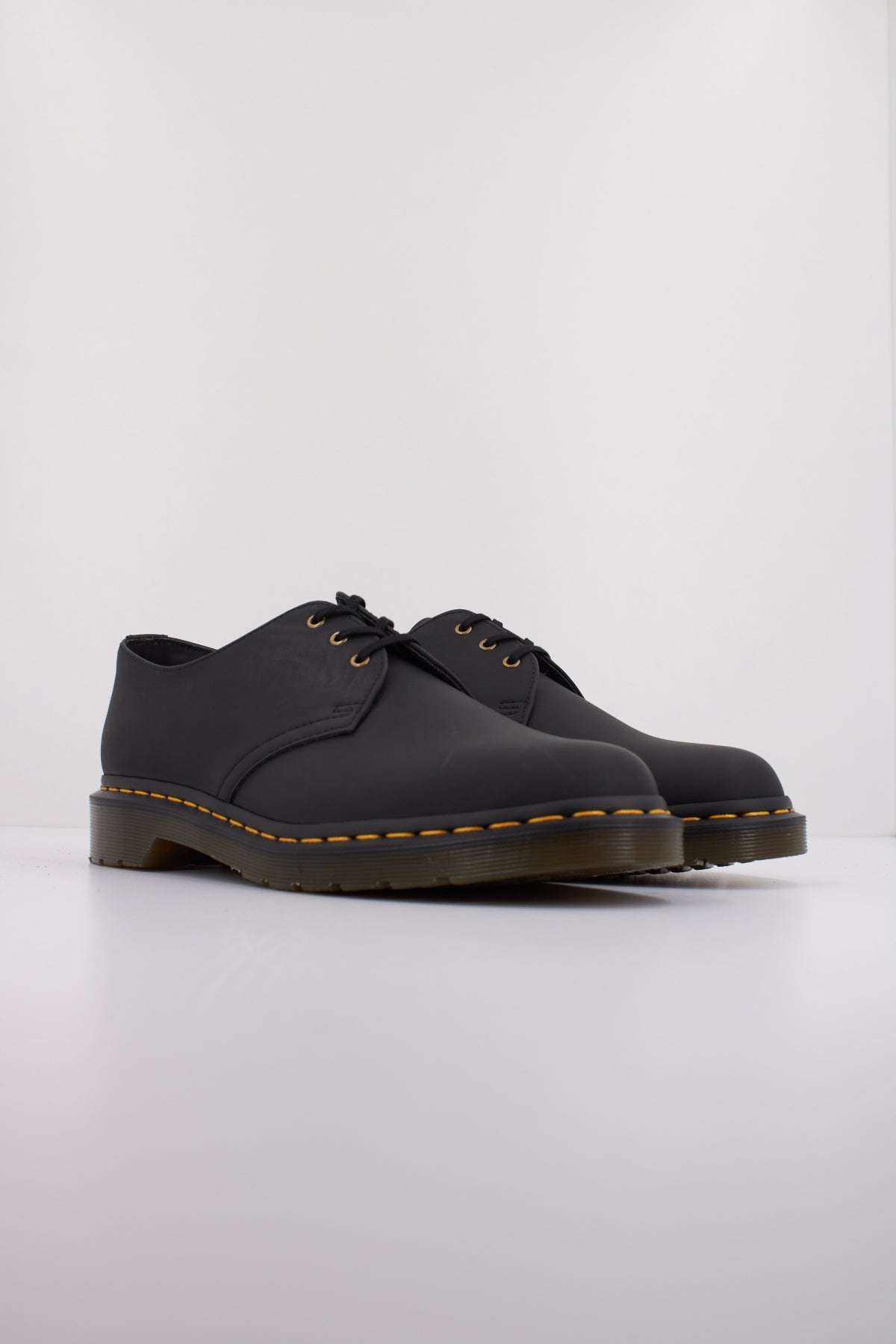DR. MARTENS VEGAN en color BLACK (2)