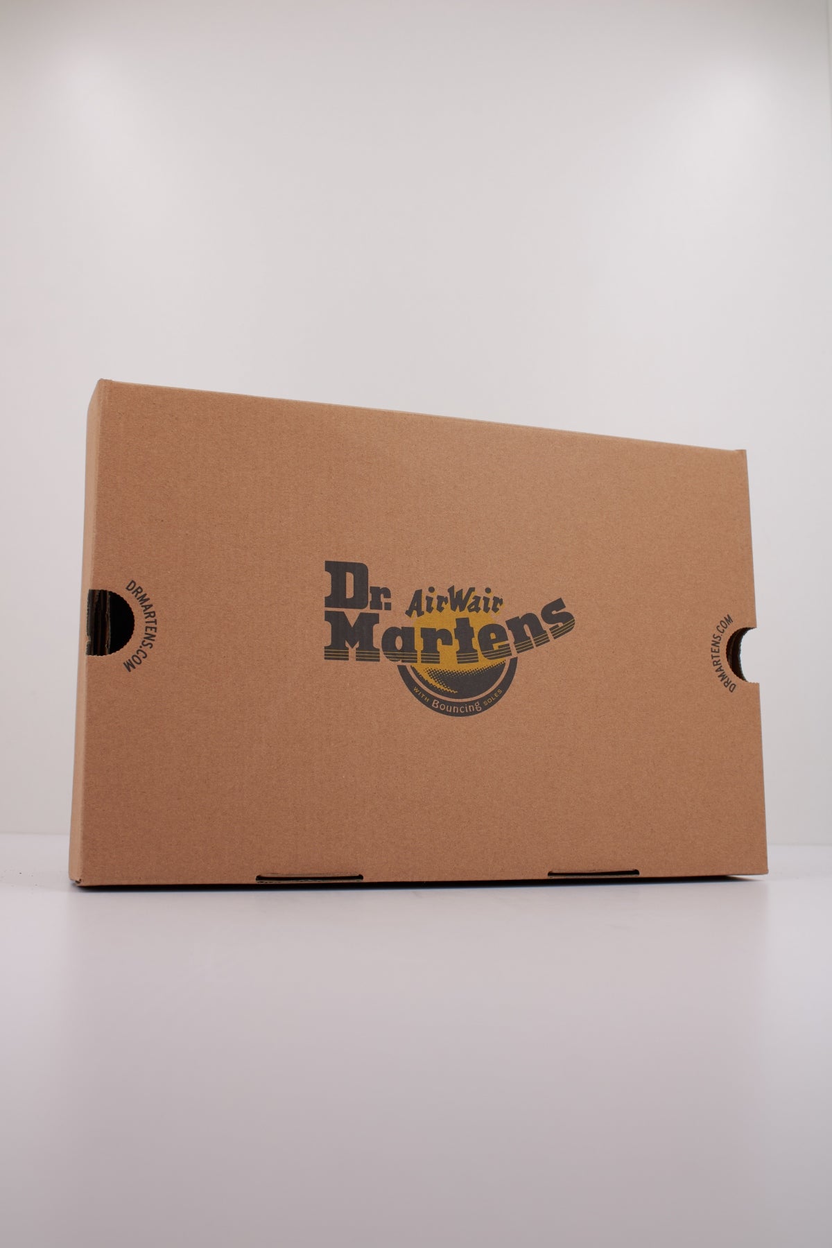 DR. MARTENS VEGAN en color BLACK (6)