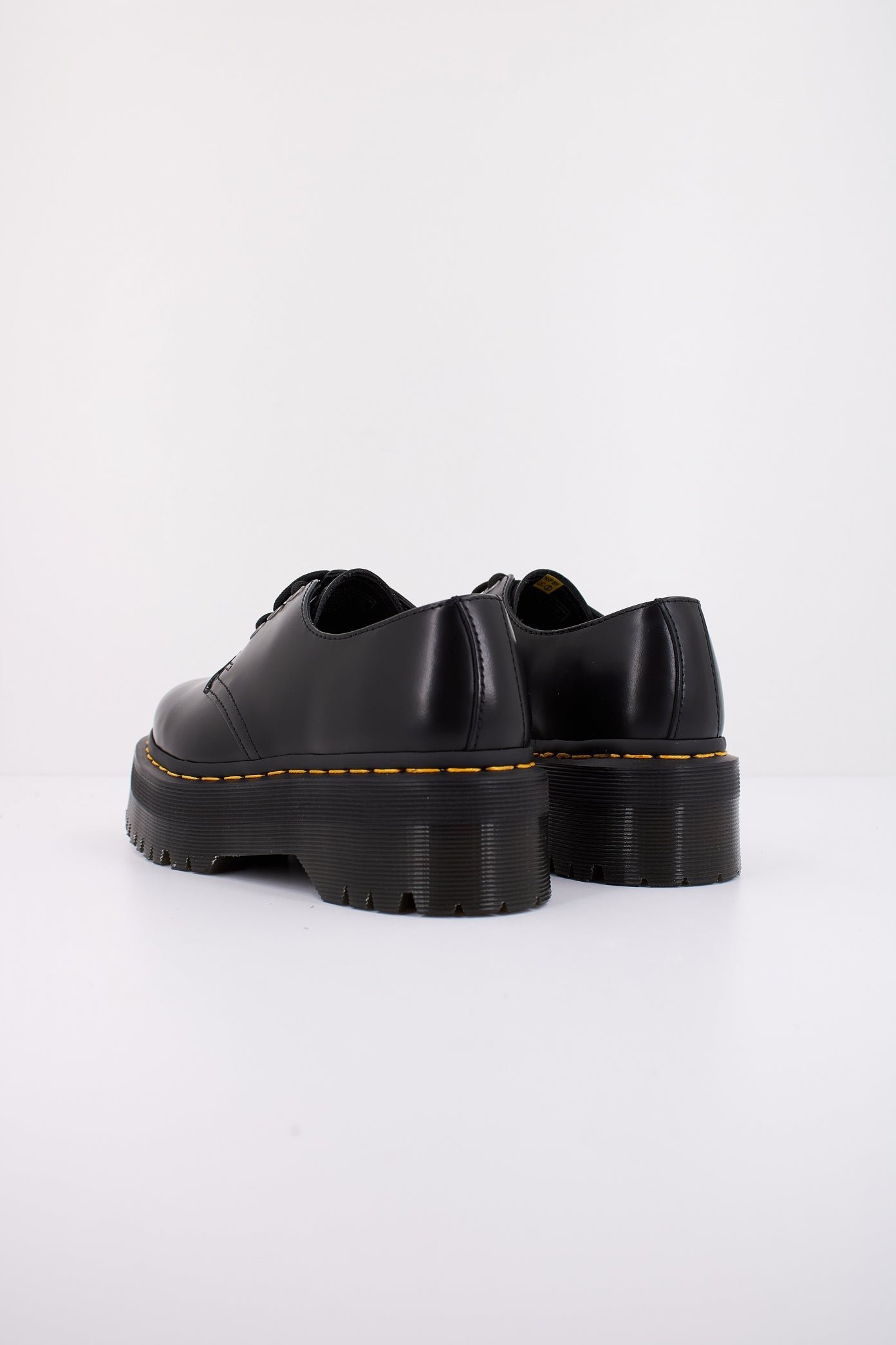 DR. MARTENS PLATAFORMA QUAD en color BLACK (4)