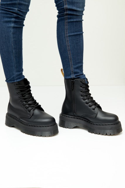 DR. MARTENS JADON MONO VEGAN en color BLACK (5)