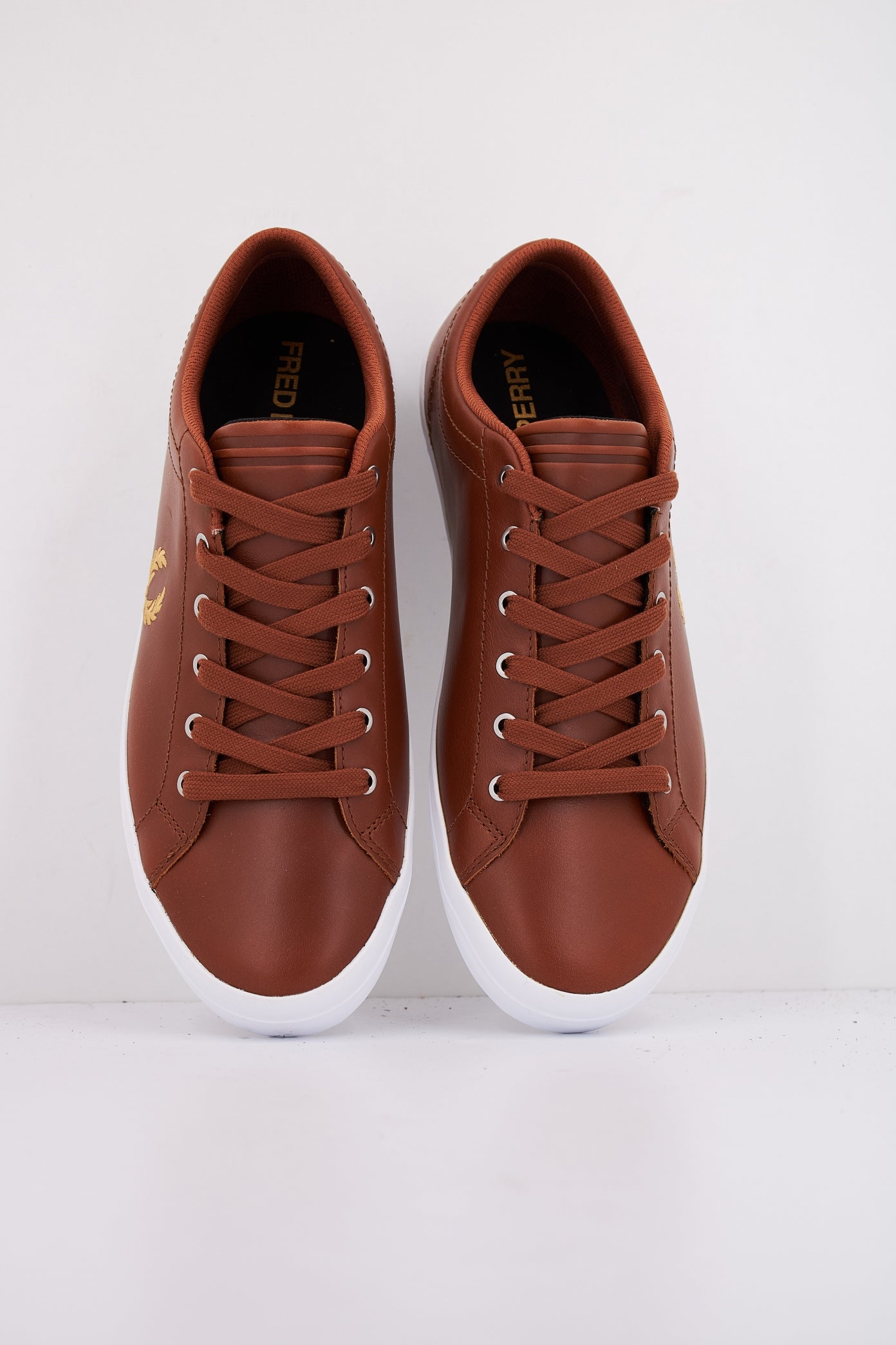 FRED PERRY BASELINE LEATHER en color CTAN (3)