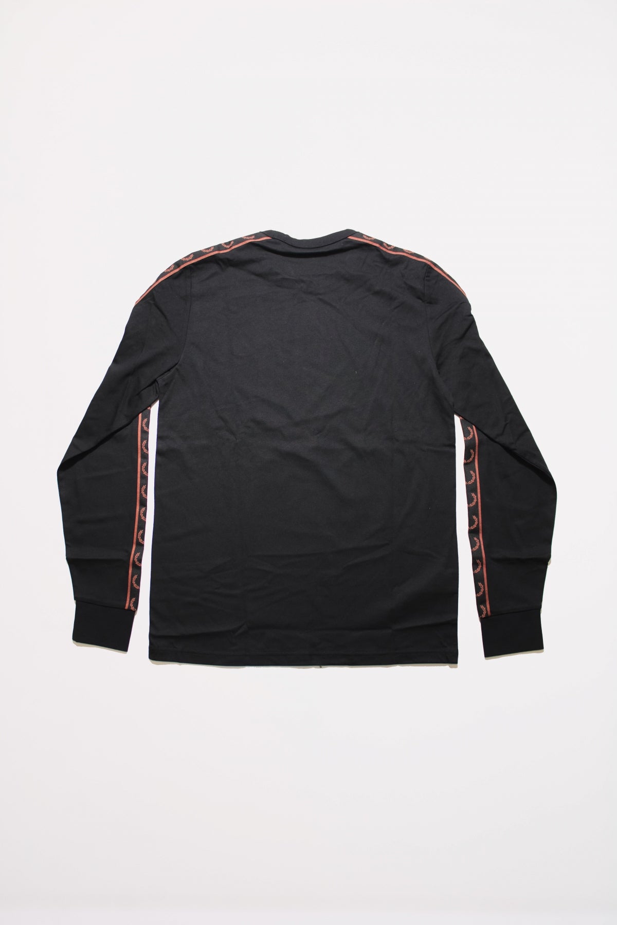 FRED PERRY TAPED LONG SLEEVE TE en color XBLK (2)