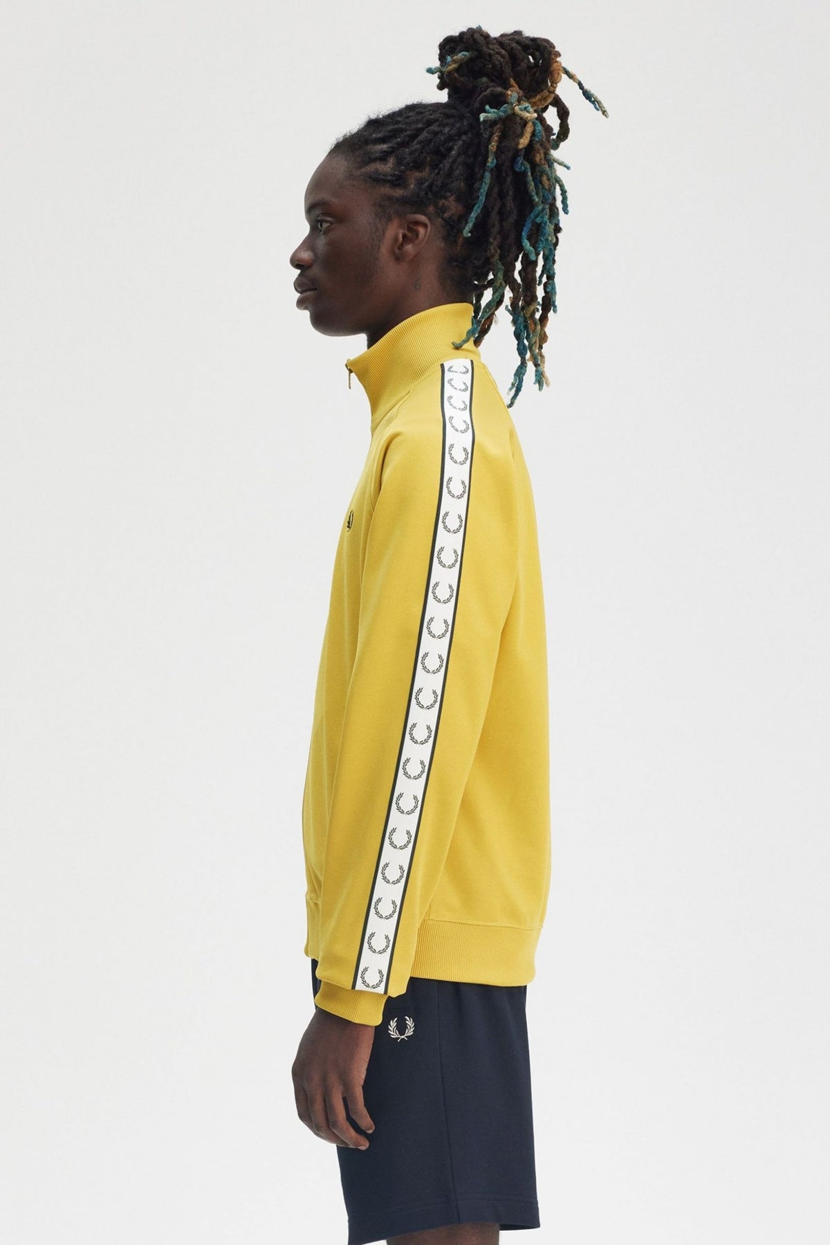 FRED PERRY TAPED TRACK JACKET en color XHONEY (4)