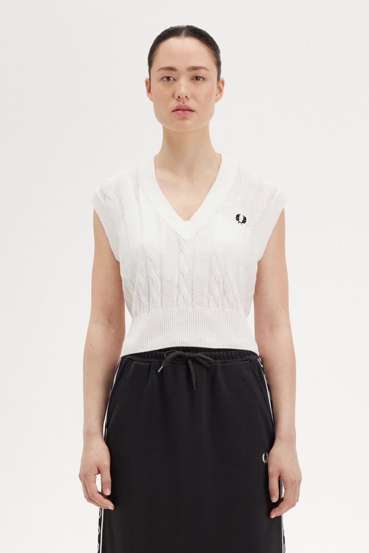 FRED PERRY CABLE KNIT TANK en color WHITE (1)