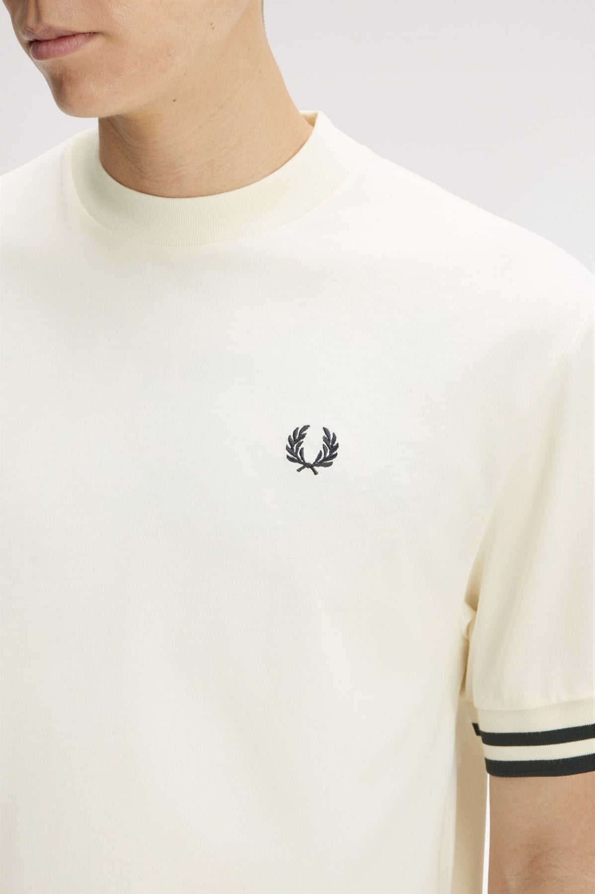 FRED PERRY BOLD TIPPED TSHIRT en color (5)
