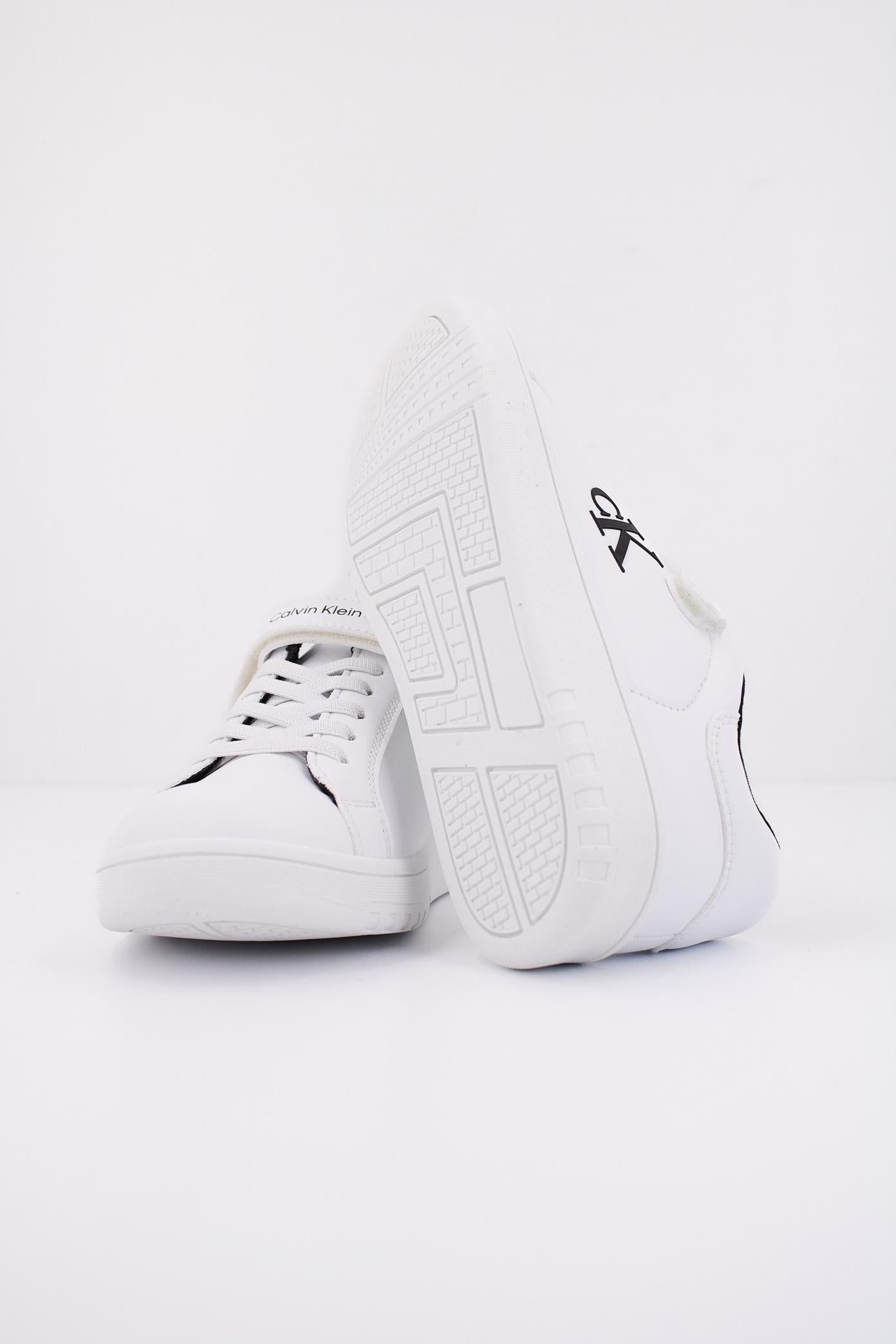 CALVIN KLEIN SNEAKER BASSA LACCI en color WHITE (5)