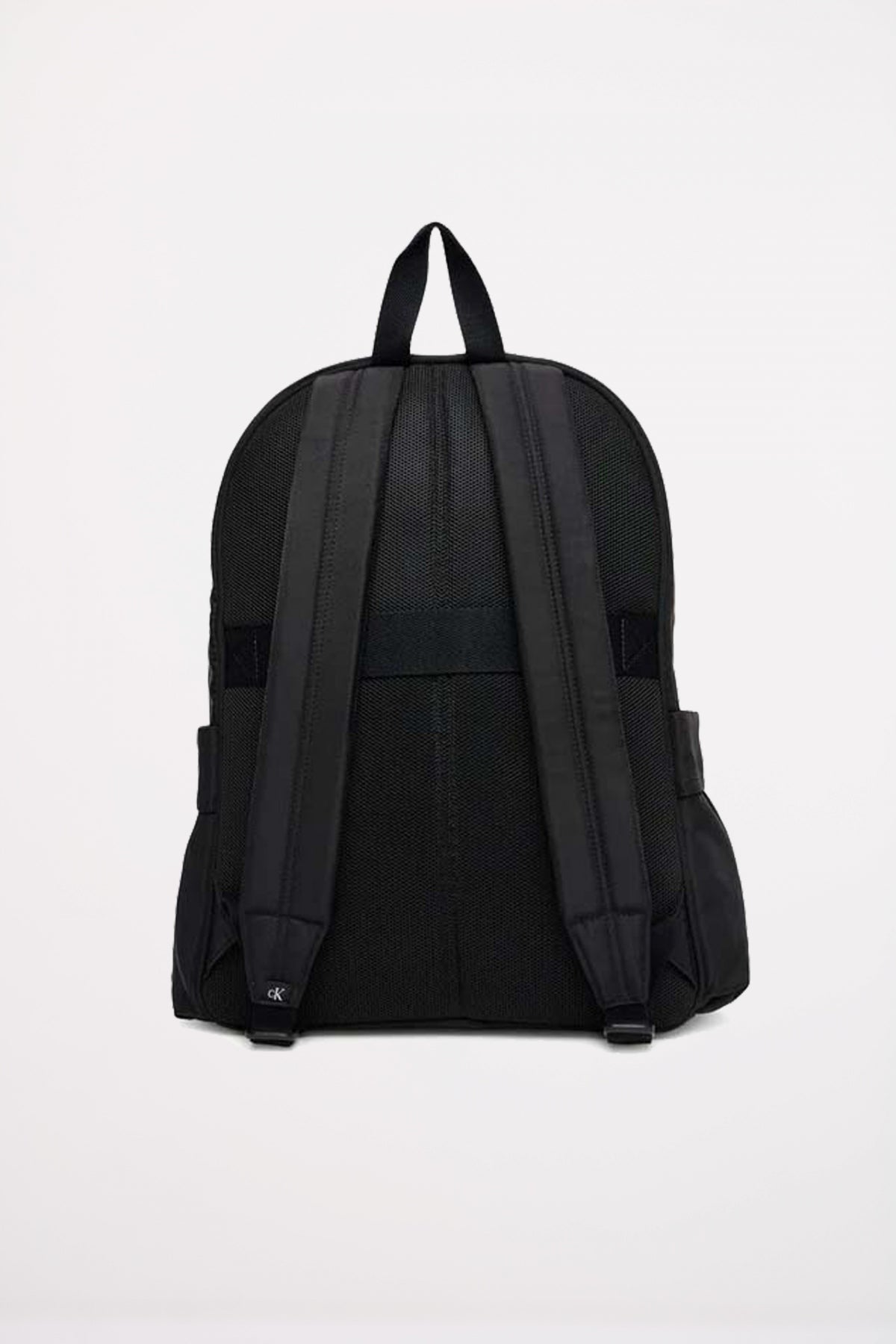 CALVIN KLEIN BOLD ROUND BACKPACK en color BLACK (3)