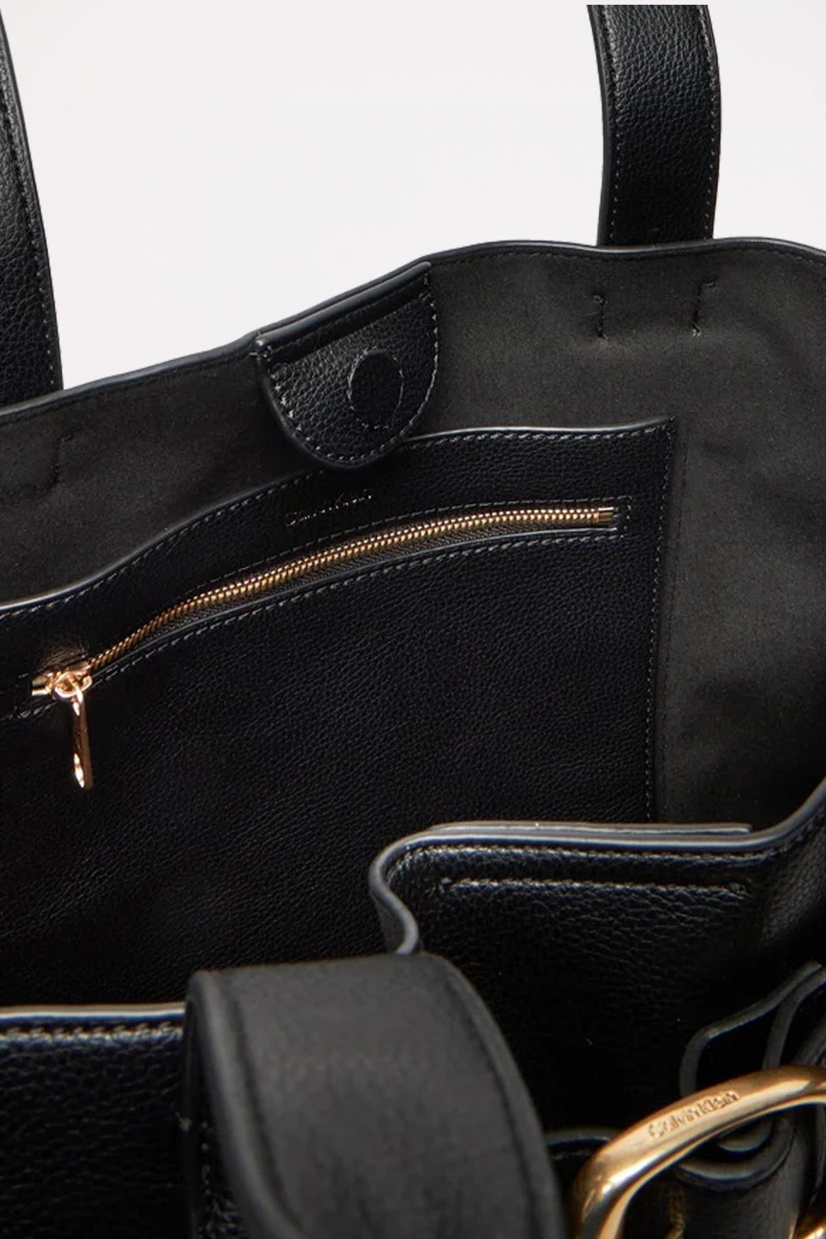 CALVIN KLEIN BUCKLE MEDIUM TOTE en color BLACK (3)