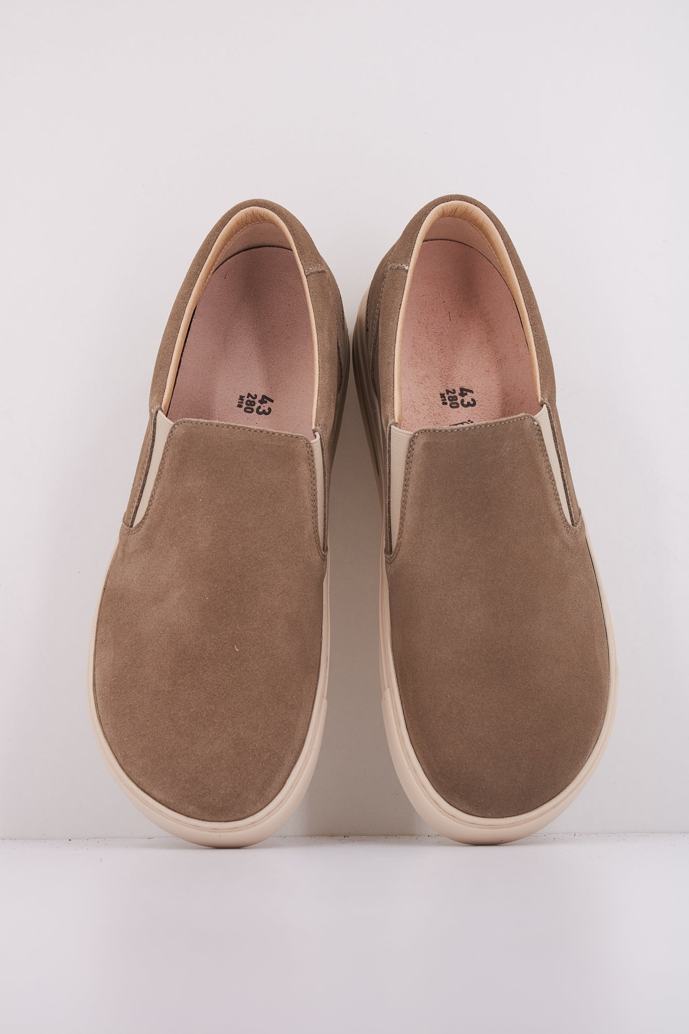 BIRKENSTOCK OSWEGO LEVE en color TAUPE (3)