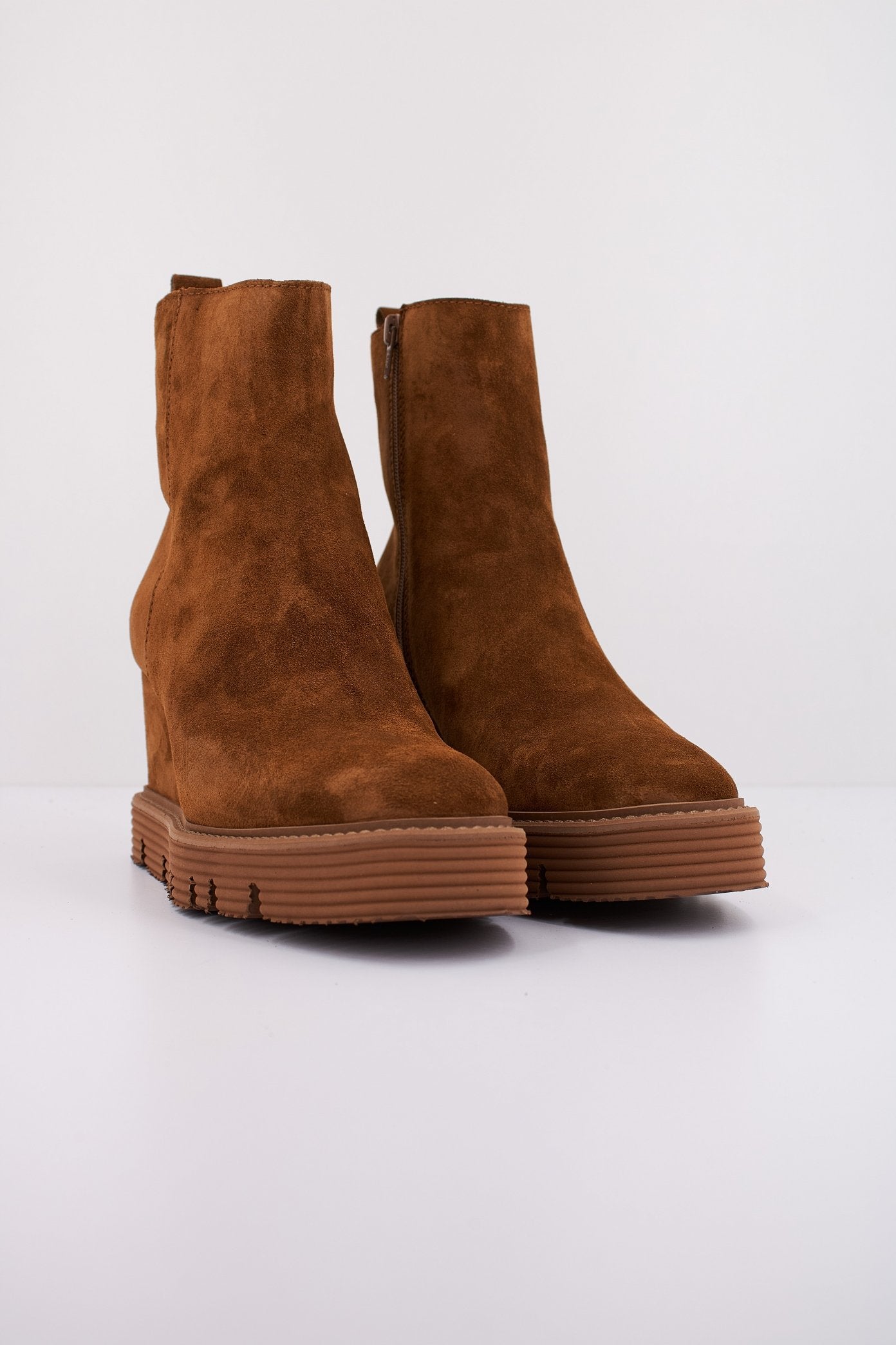 ALPE SIDNEY en color CUERO (2)
