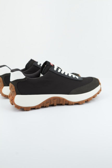CAMPER DTRAIL HOUST en color BLACK (2)