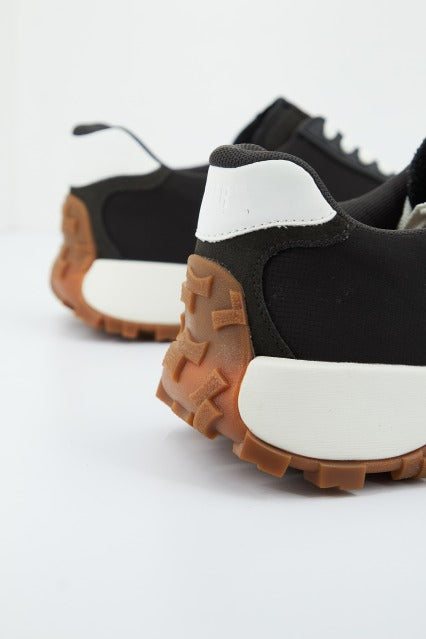 CAMPER DTRAIL HOUST en color BLACK (4)