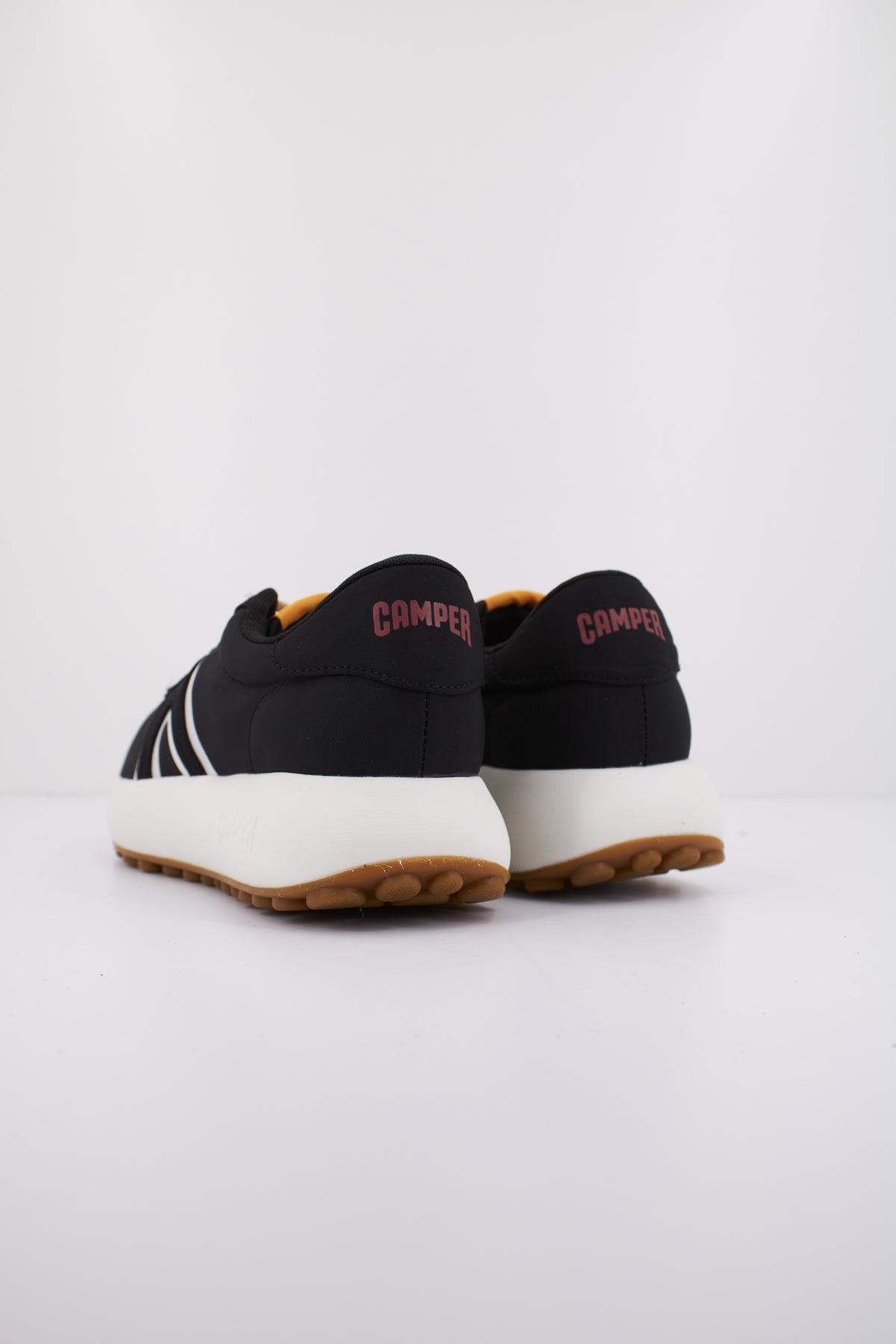 CAMPER PELOTAS ATHENS en color BLACK (3)