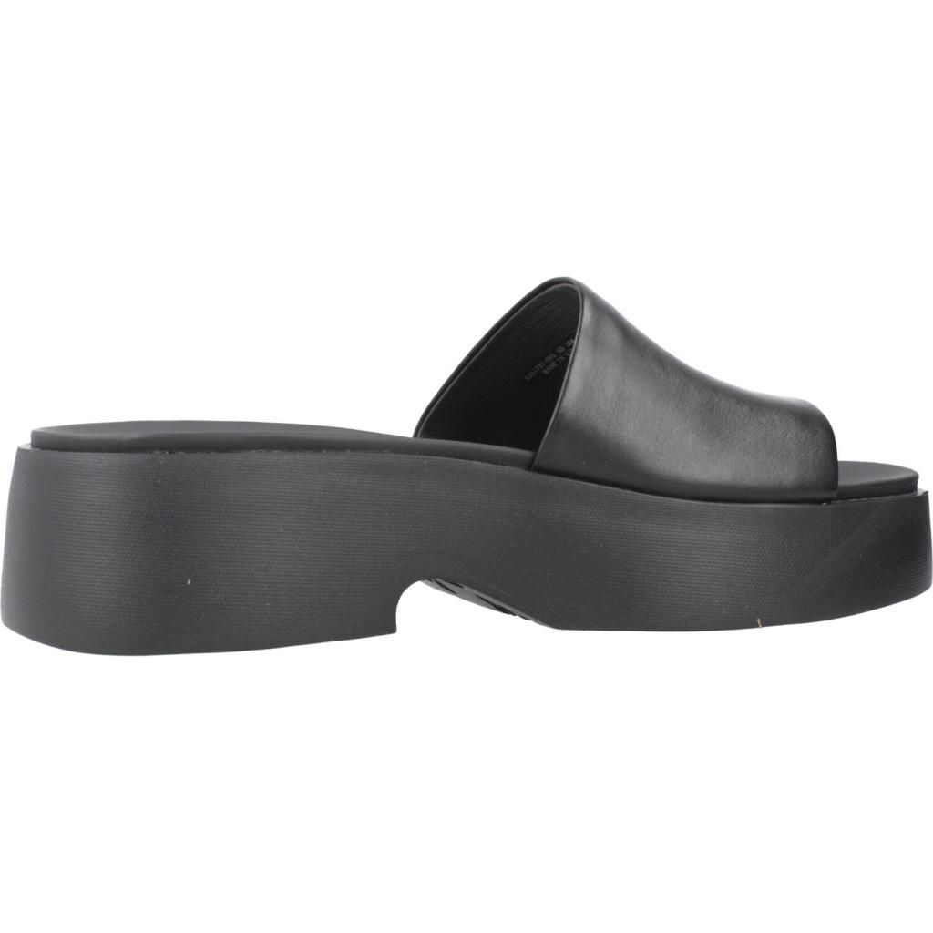 CAMPER TASHA en color NEGRO  (4)