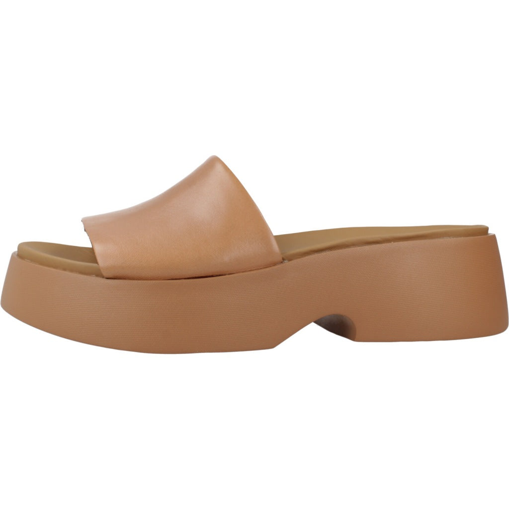 CAMPER TASHA en color NUDE (2)