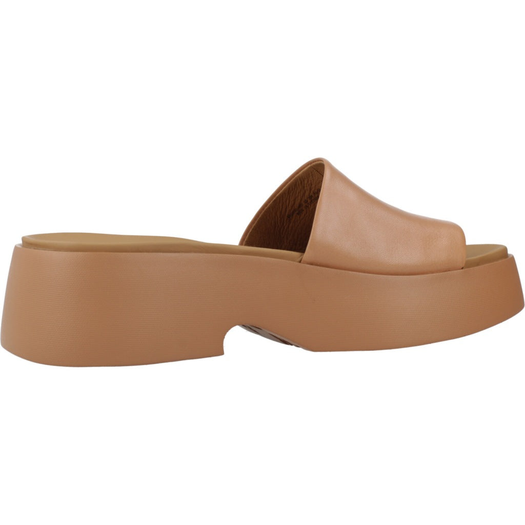 CAMPER TASHA en color NUDE (4)