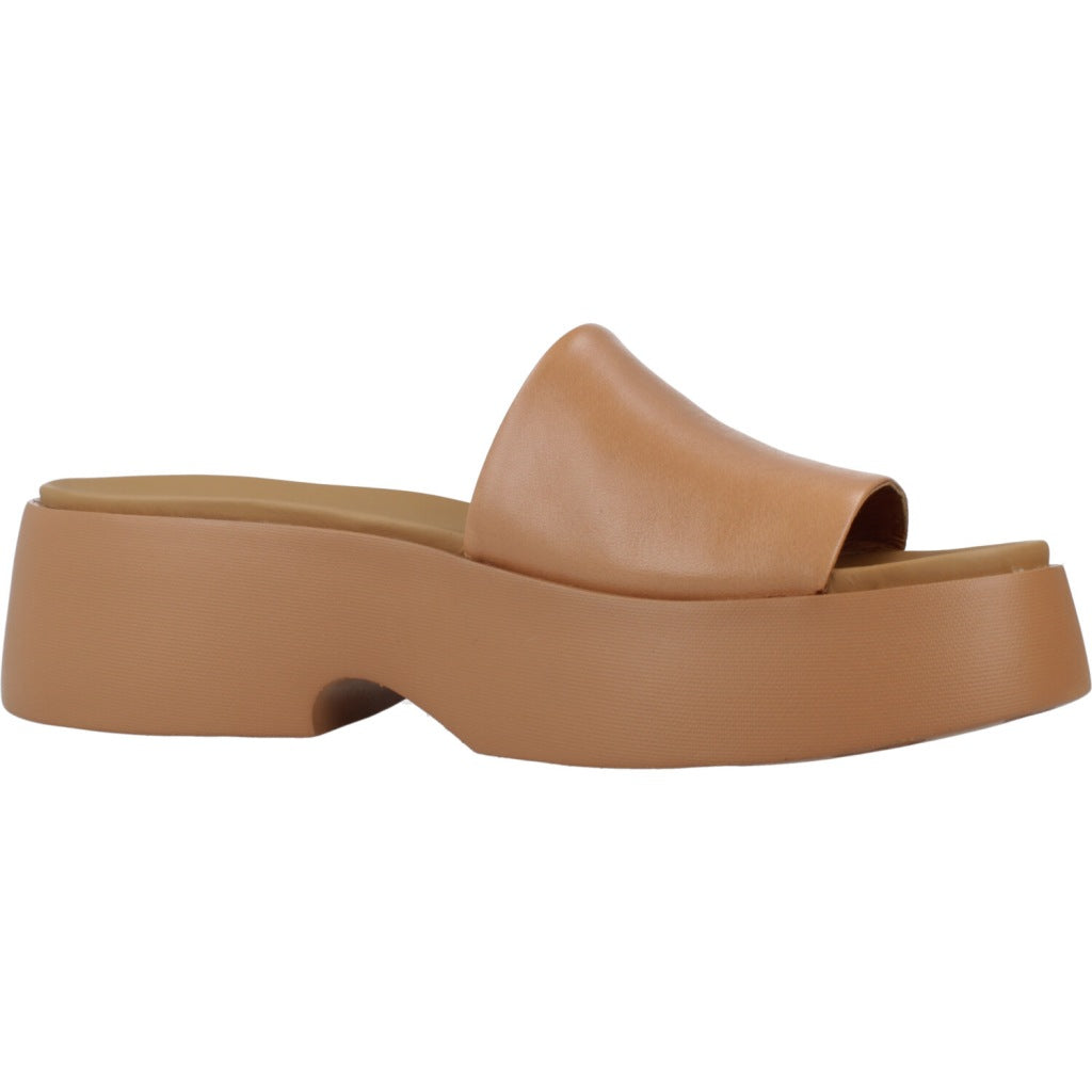 CAMPER TASHA en color NUDE (5)