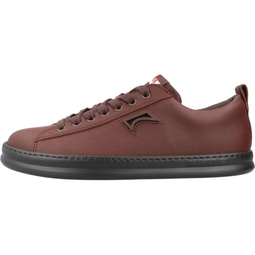 CAMPER RUNNER en color COLA (2)