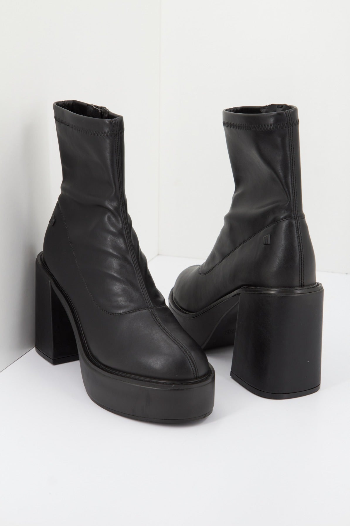 MTNG M en color C (4)