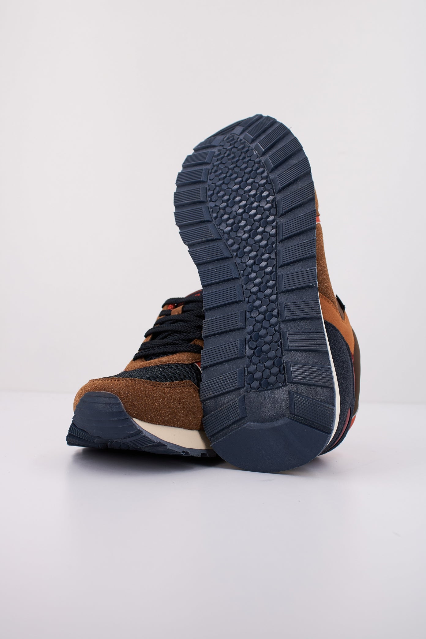 MTNG M en color C (5)