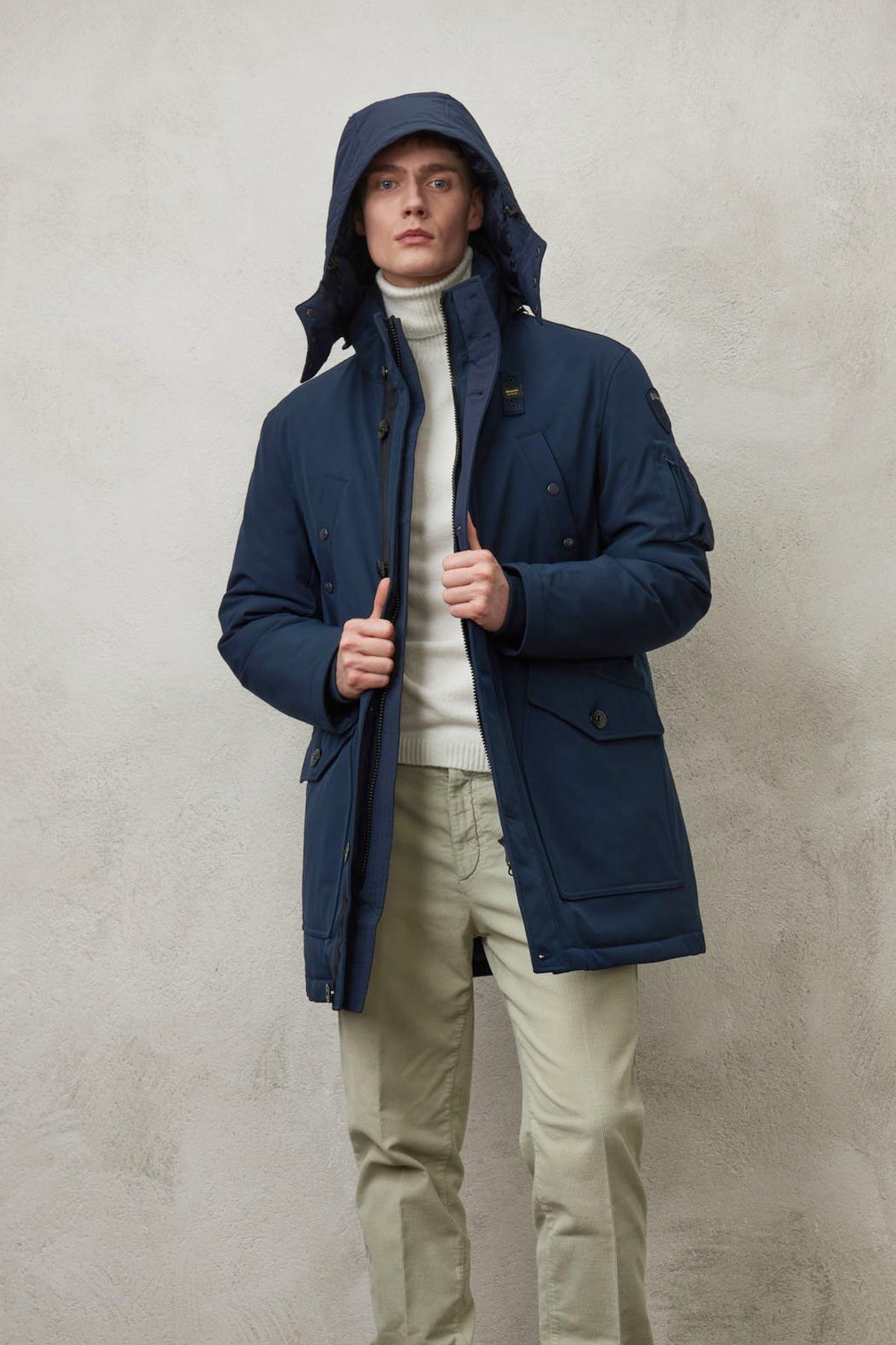 BLAUER IMPERMEABILE / TRENC en color (3)