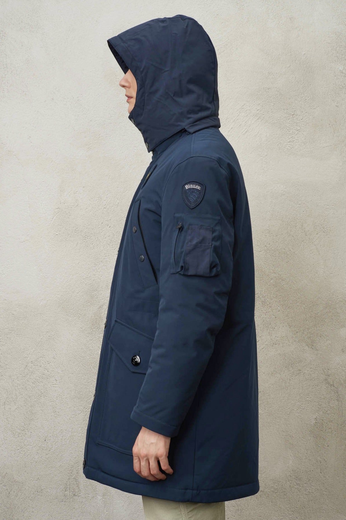 BLAUER IMPERMEABILE / TRENC en color (4)