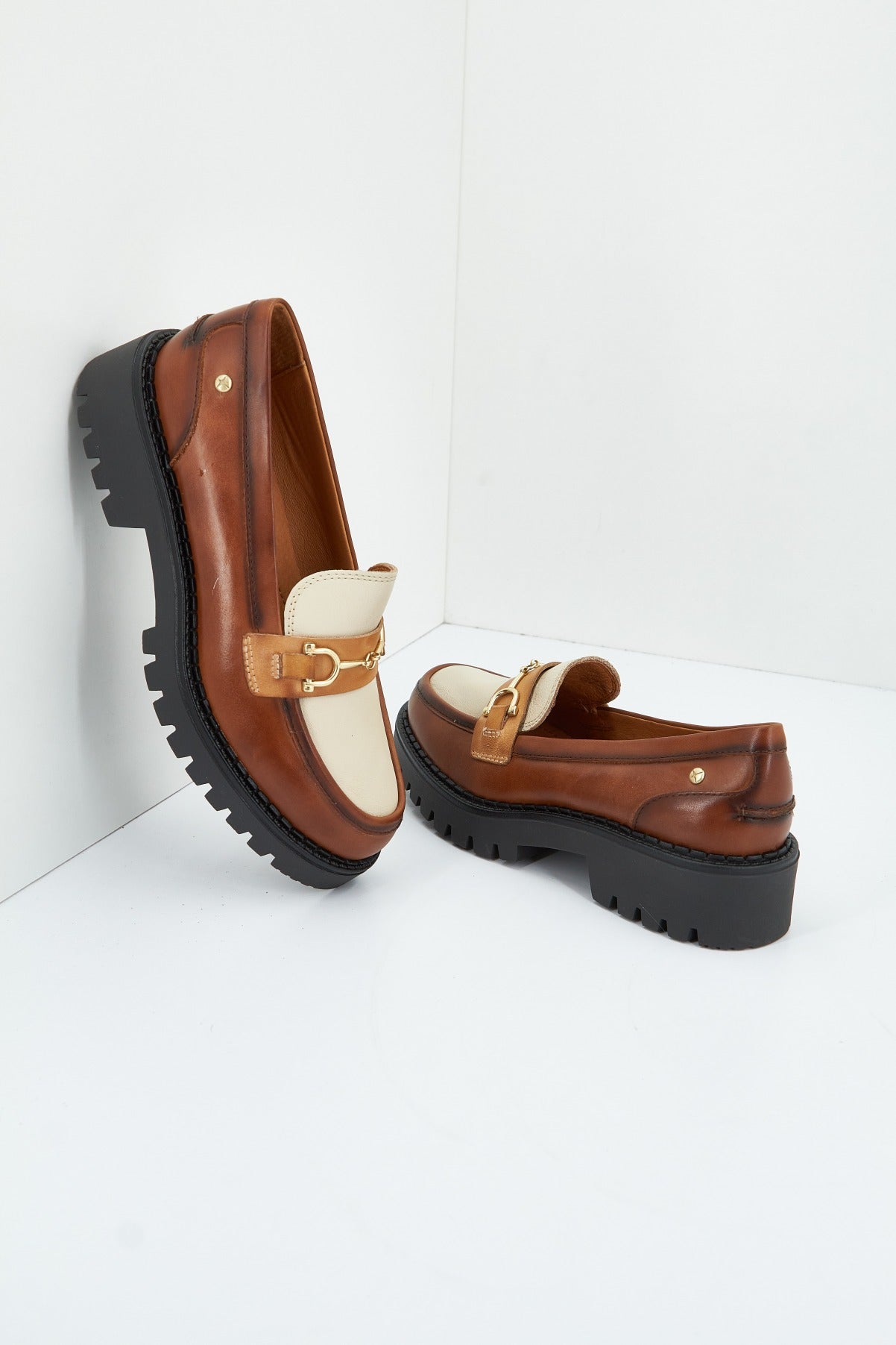 PIKOLINOS AVILES en color CUERO (4)