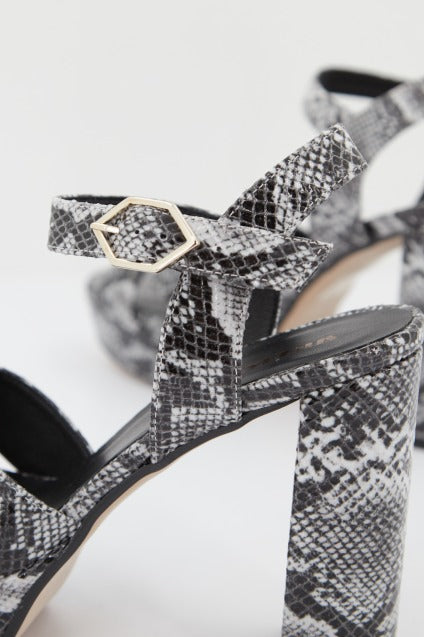 ÁNGEL ALARCÓN   en color BLANNEG  (2)