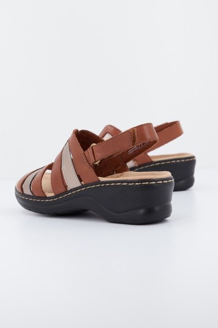 CLARKS LEXI JADE en color TAN (3)