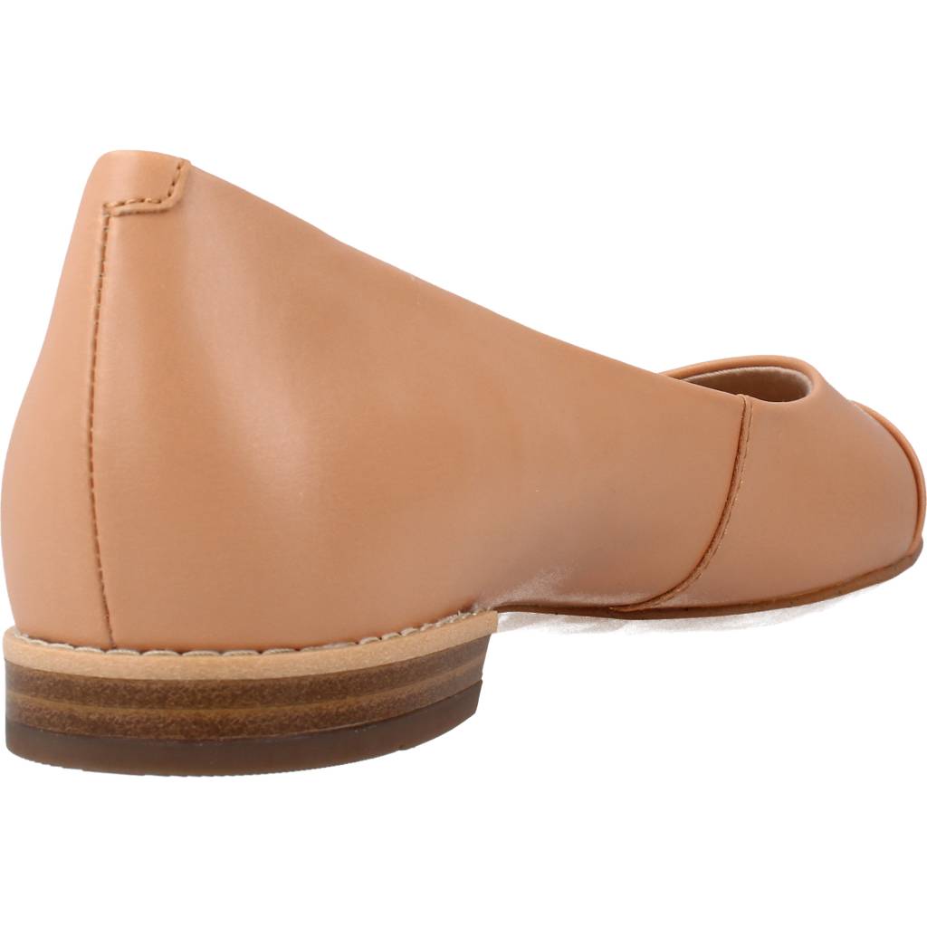 CLARKS FESTIVAL GOLD en color TAN (3)