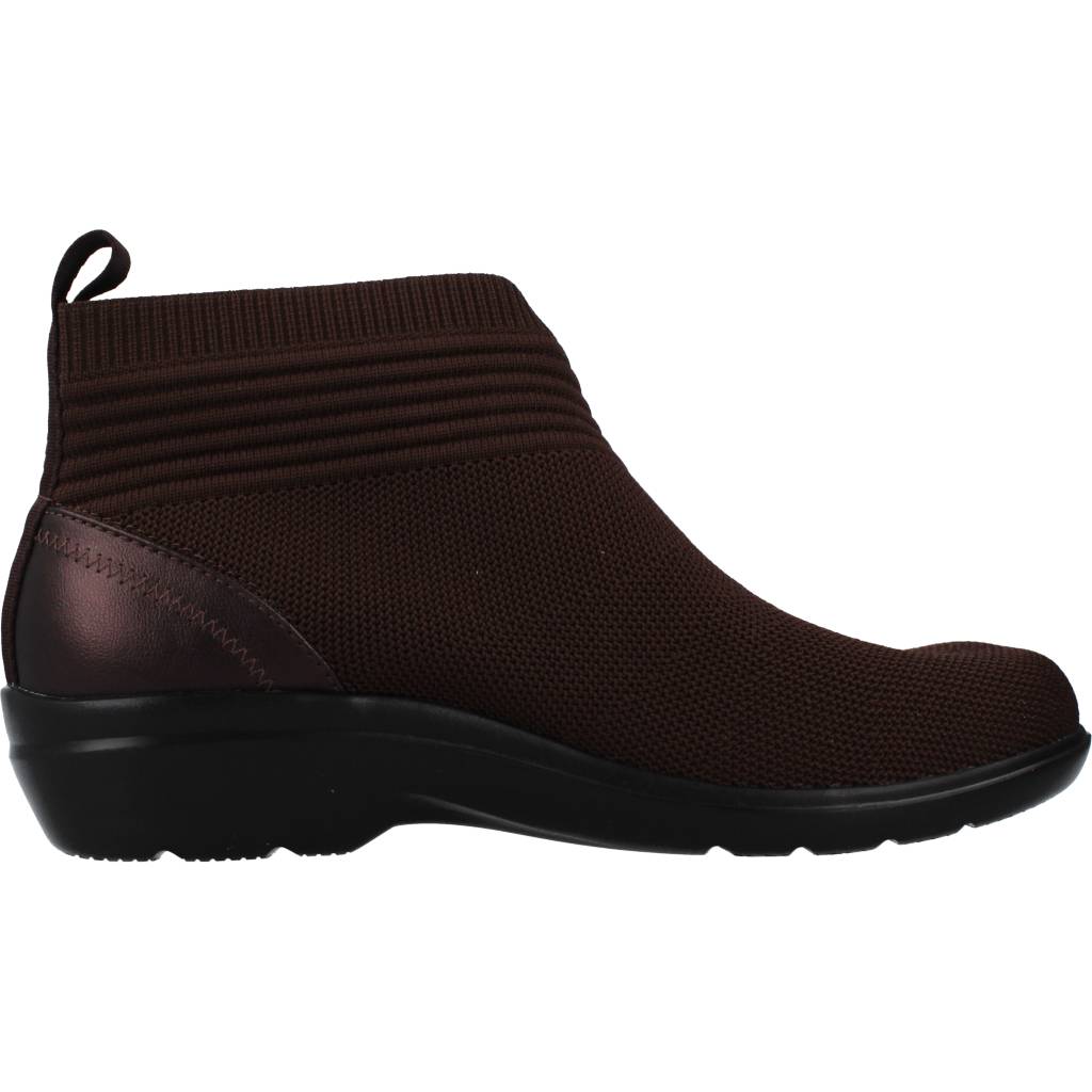 CLARKS SASHLYN MID en color BURGUNDY (4)