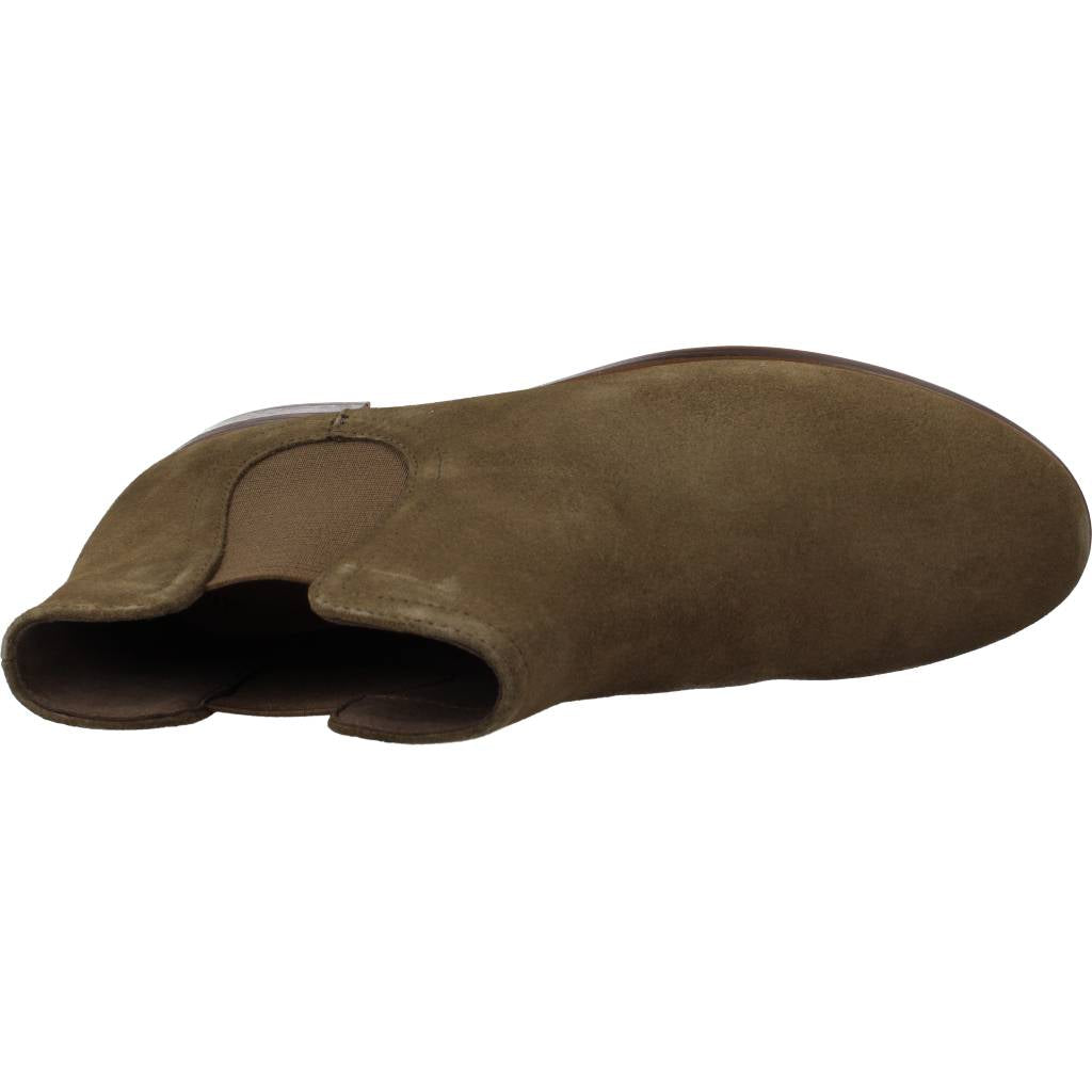 CLARKS TRISH CHELSEA en color OLIVE (7)