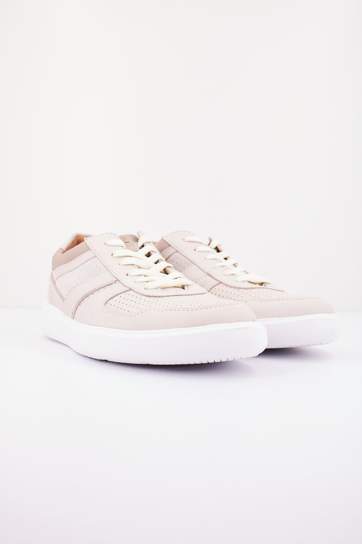 CLARKS CAMBRO RACE en color WHITE (2)