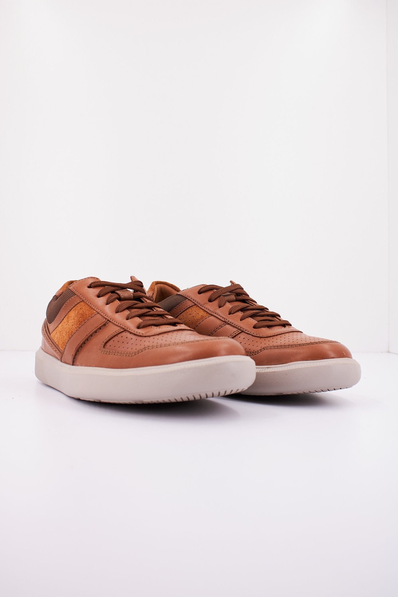 CLARKS CAMBRO RACE en color TAN (2)