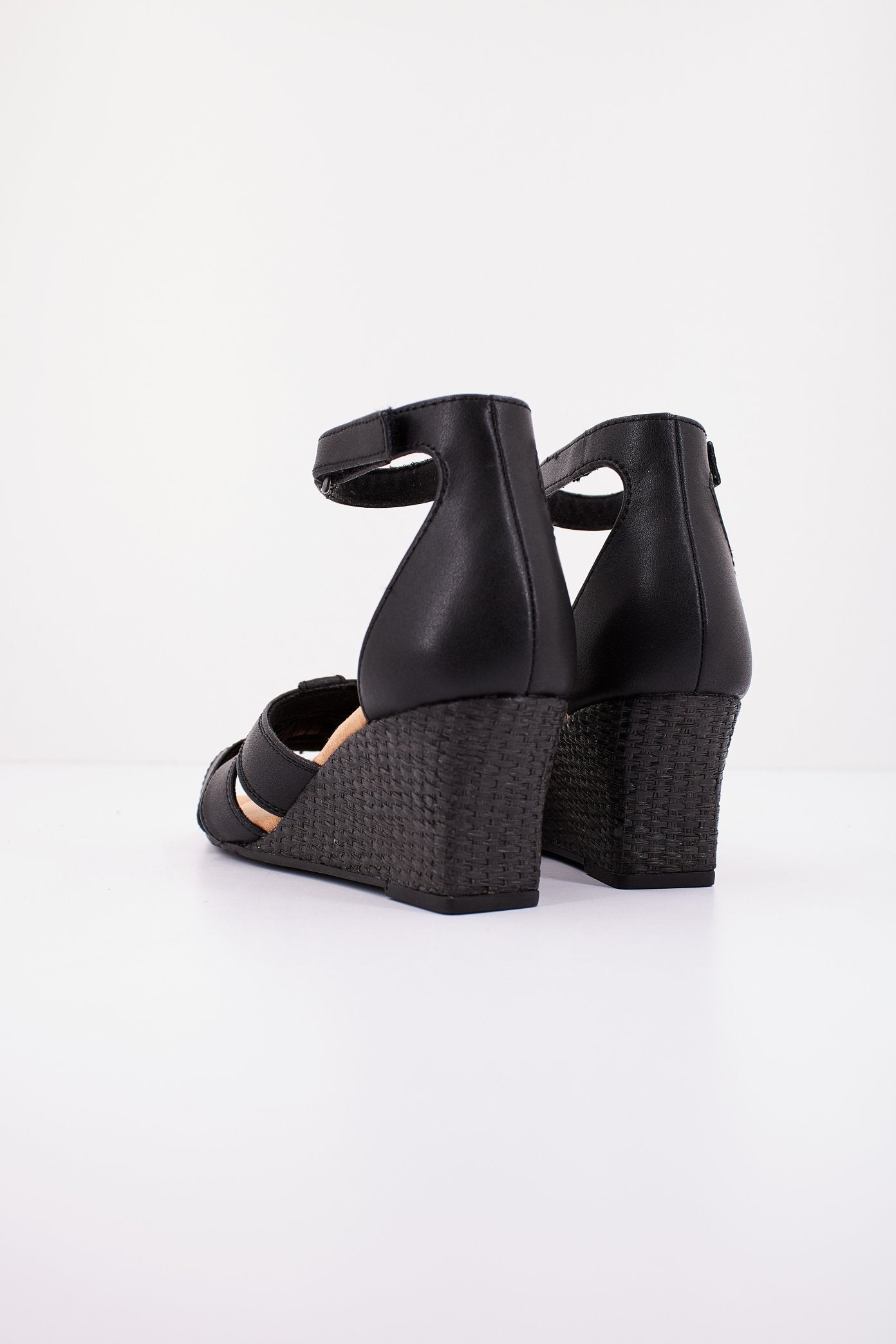 CLARKS KYARRA JOY en color BLACK (3)