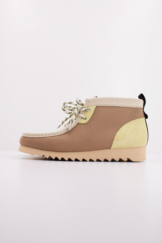 CLARKS WALLABEE FTRE en color ECRU  (1)