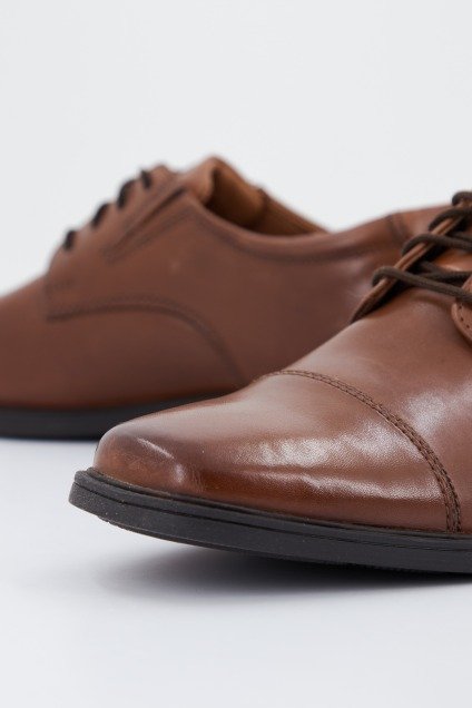 CLARKS TILDEN CAP DARK en color DKTAN (4)