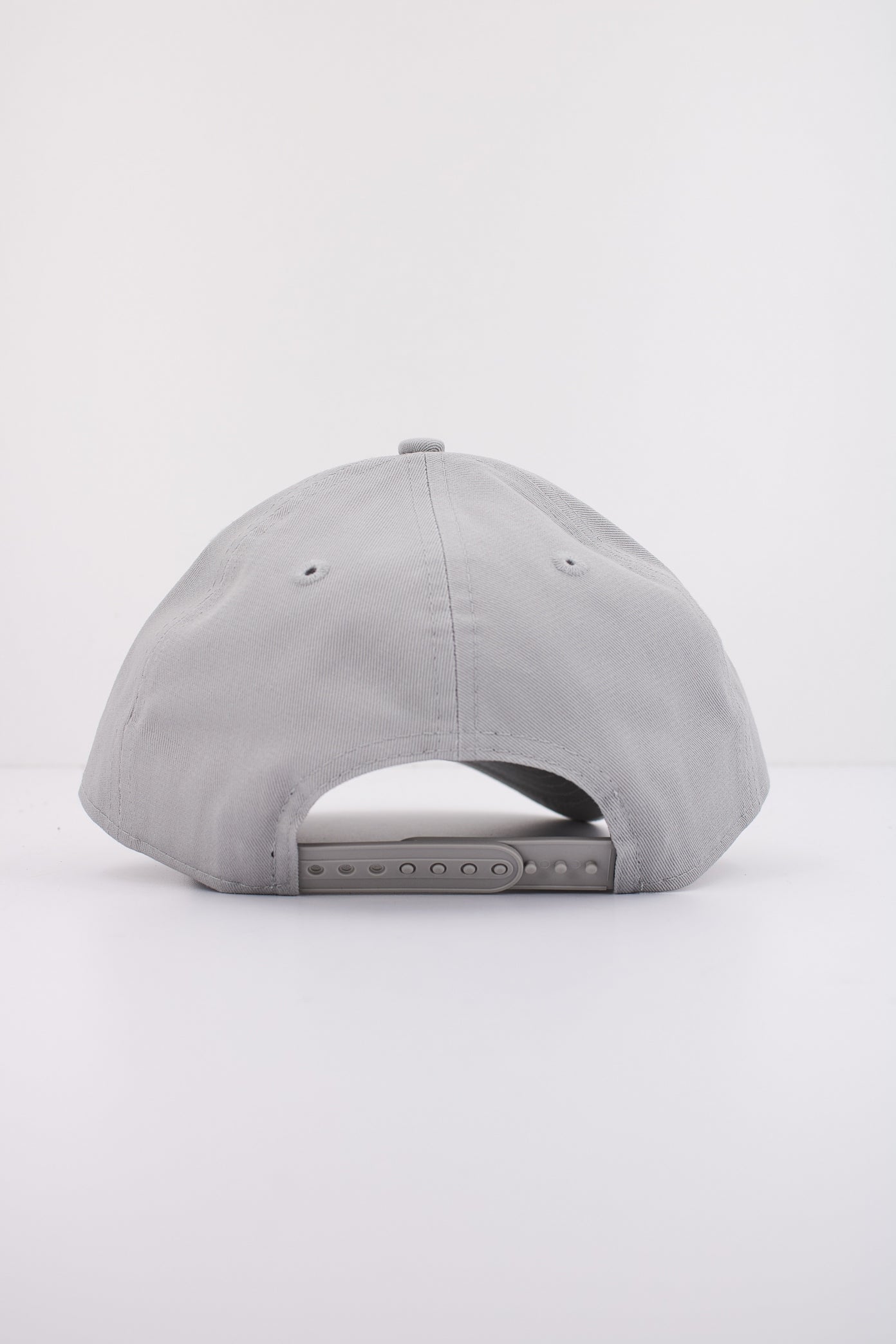 NEW ERA ESSENTIAL FORTY en color GREY (3)